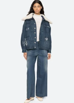 Outerwear><noscript><img width=