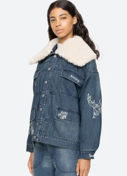 Outerwear><noscript><img width=