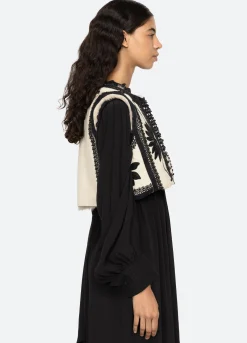 Outerwear><noscript><img width=