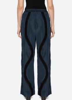 Bottoms><noscript><img width=