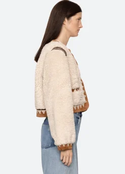 Outerwear><noscript><img width=