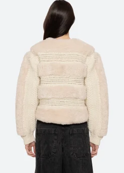 Outerwear><noscript><img width=
