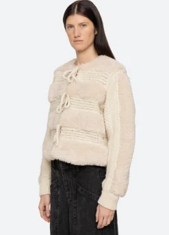 Outerwear><noscript><img width=