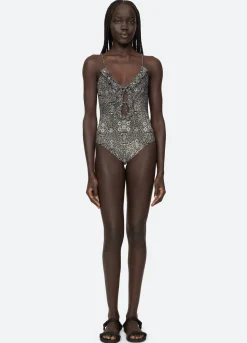 Swimwear><noscript><img width=