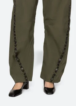 Bottoms><noscript><img width=