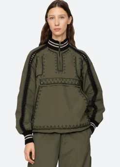 Outerwear><noscript><img width=