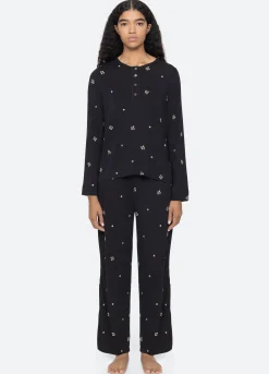 Sleepwear><noscript><img width=