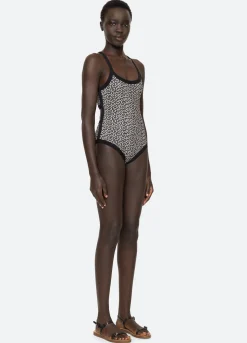 Swimwear><noscript><img width=