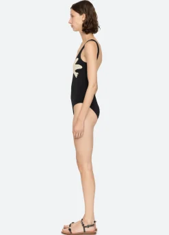 Swimwear><noscript><img width=