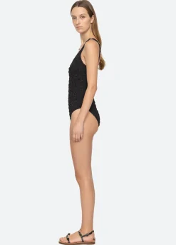Swimwear><noscript><img width=