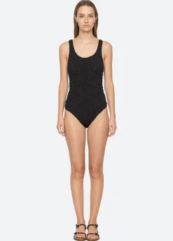 Swimwear><noscript><img width=